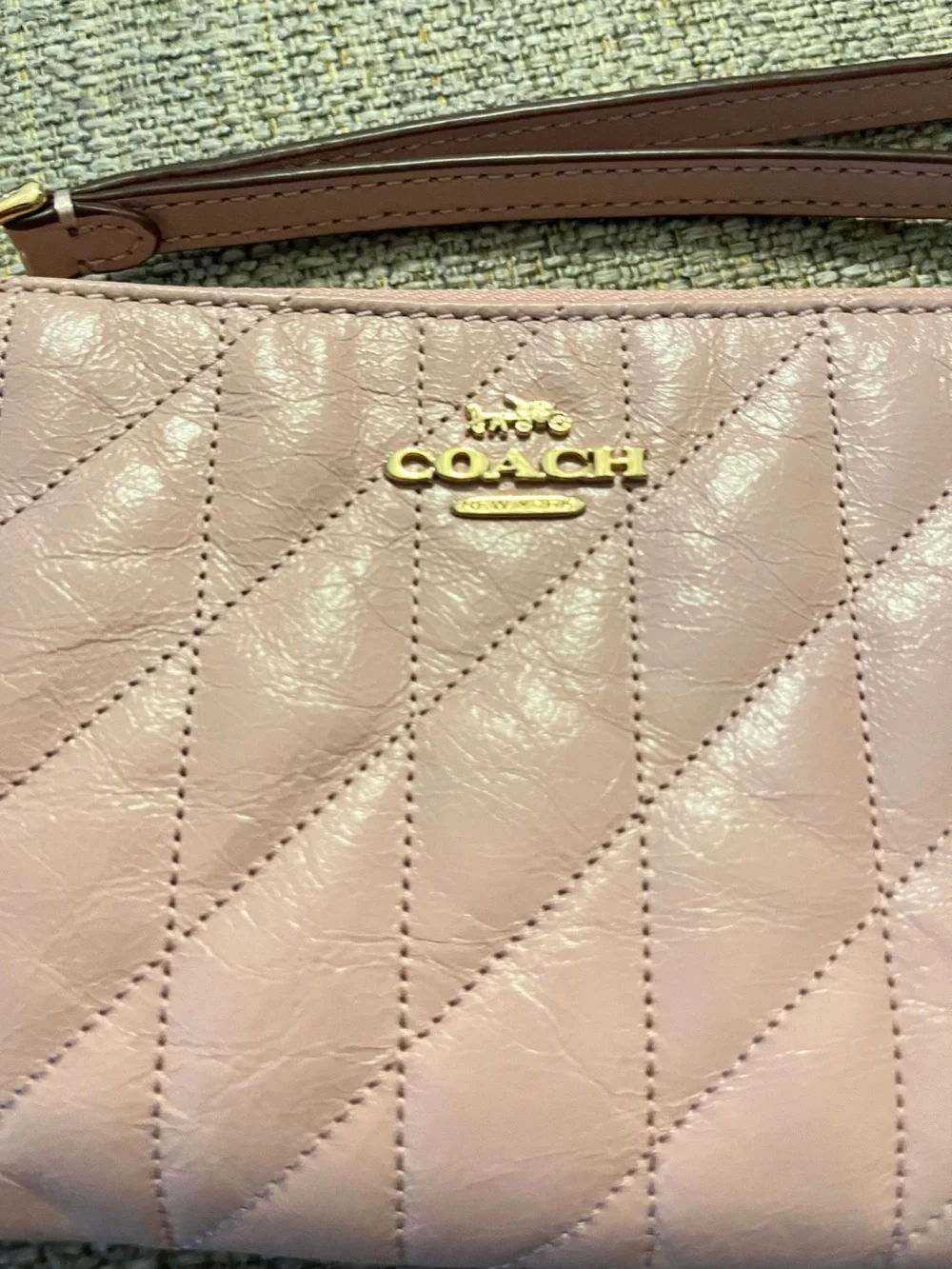 NWT Coach Pink Quilted Glazed Leather Wristlet Clutch with Gold Logo - Picture 5 of 9